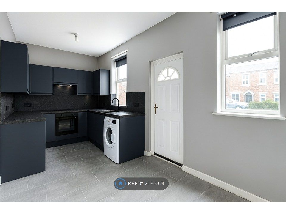 Property photo 3 of 7 Kitchen