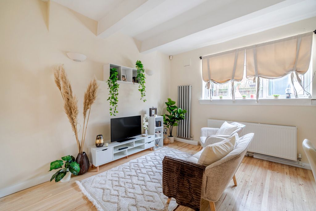 Property photo 2 of 19 1418157-12-699832...