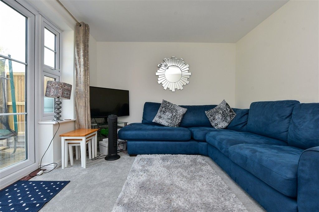 Property photo 2 of 11 Lounge