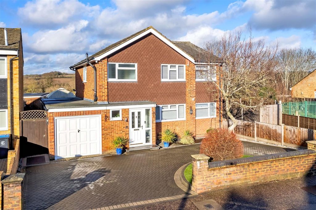 Property photo 1 of 30 35, Pick Hill (1).Jpg