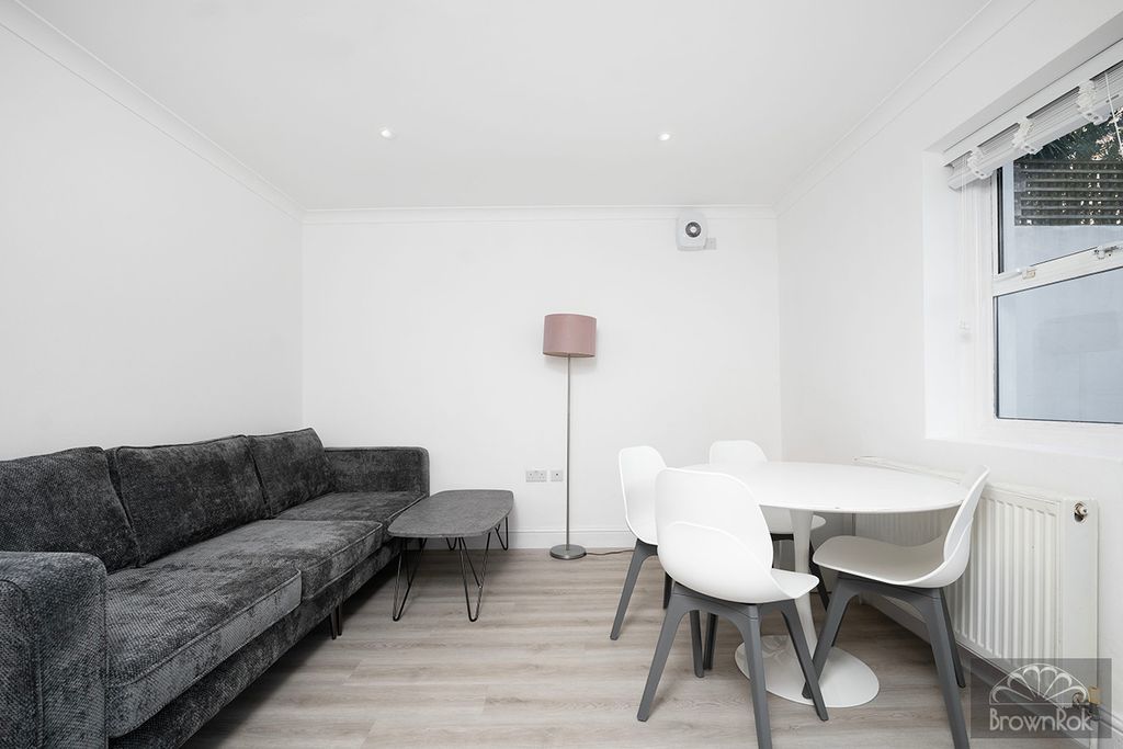 Property photo 3 of 13 W04