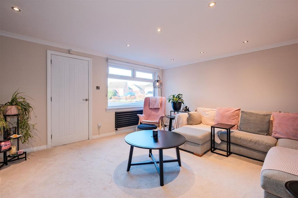 Property photo 2 of 22 Lounge