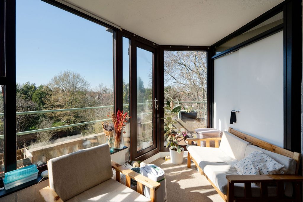 Property photo 3 of 9 Reception/Balcony