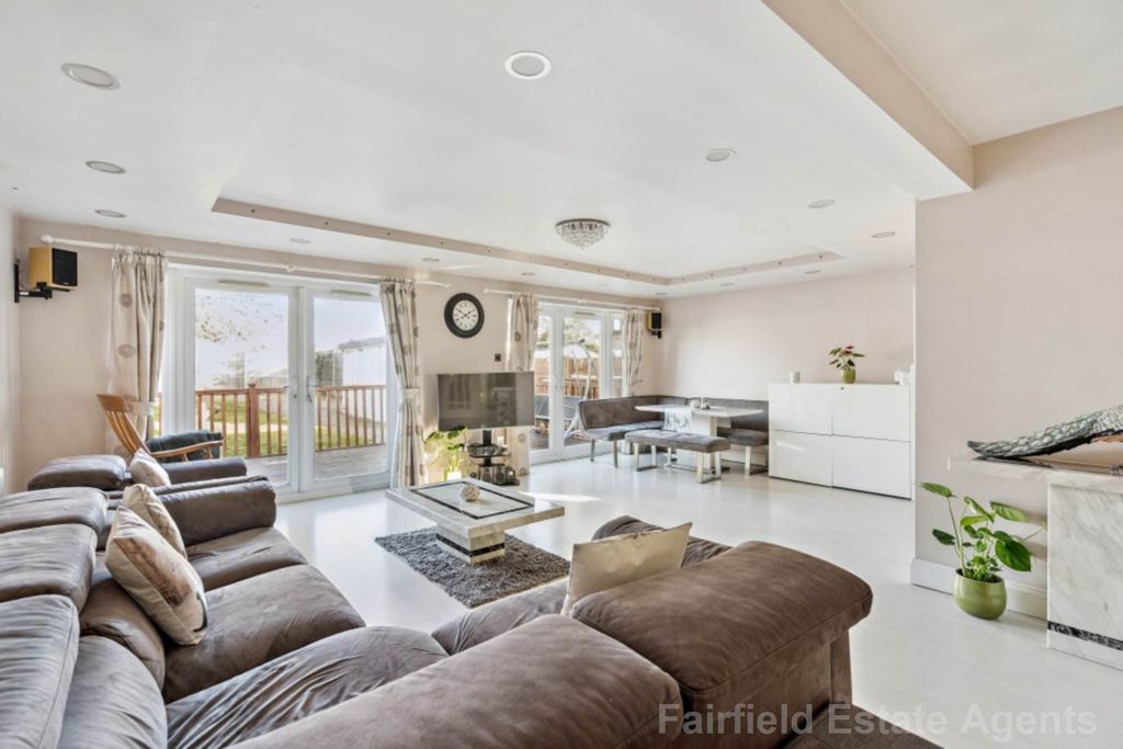 Property photo 2 of 21