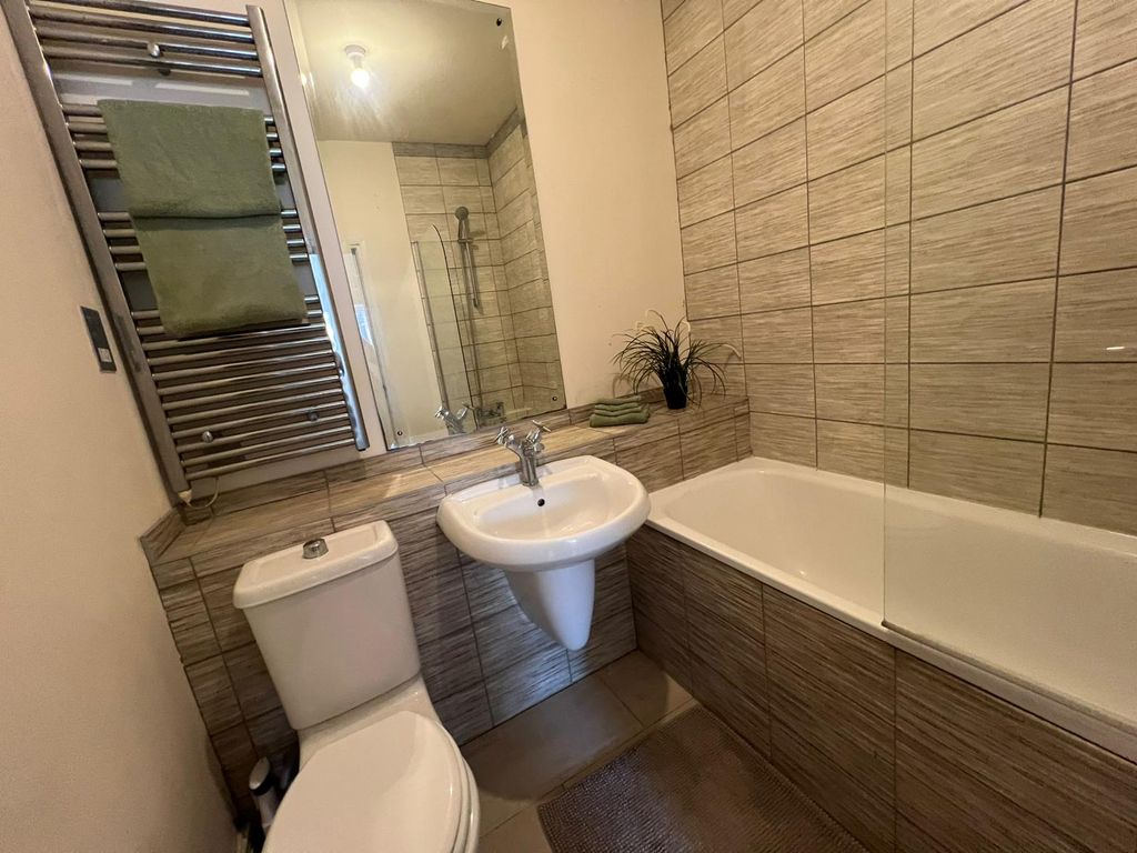 Property photo 3 of 13 Bathroom