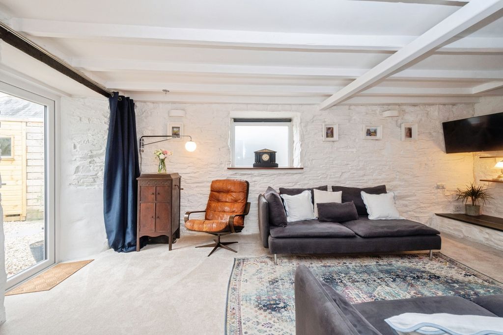 Property photo 2 of 18 Pbox-Img.Jpg