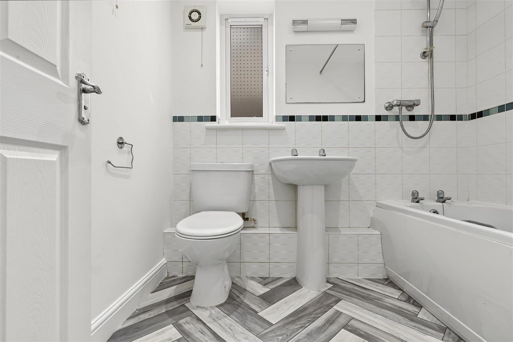Property photo 3 of 11 Bathroom 1_2.Jpeg