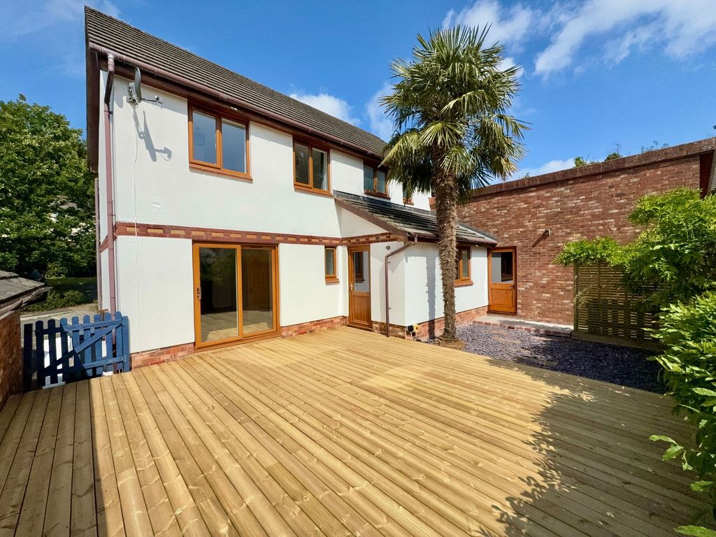Property photo 2 of 21