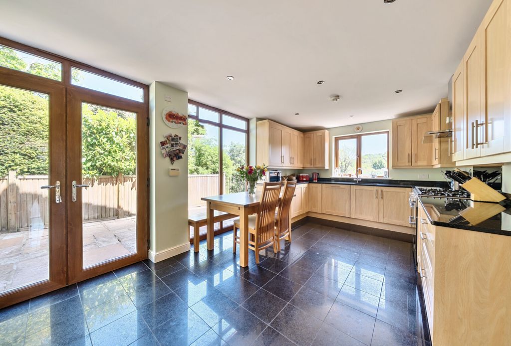 Property photo 2 of 23 1294638-20-6825F5...