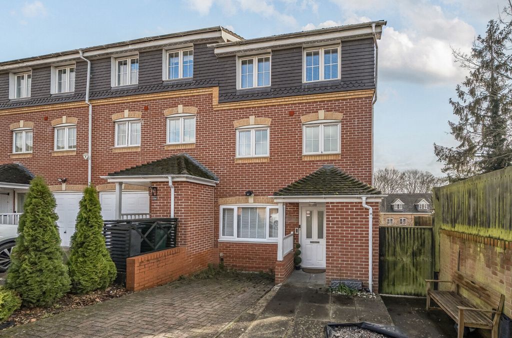 Property photo 1 of 19 1415827-22-698F3A...