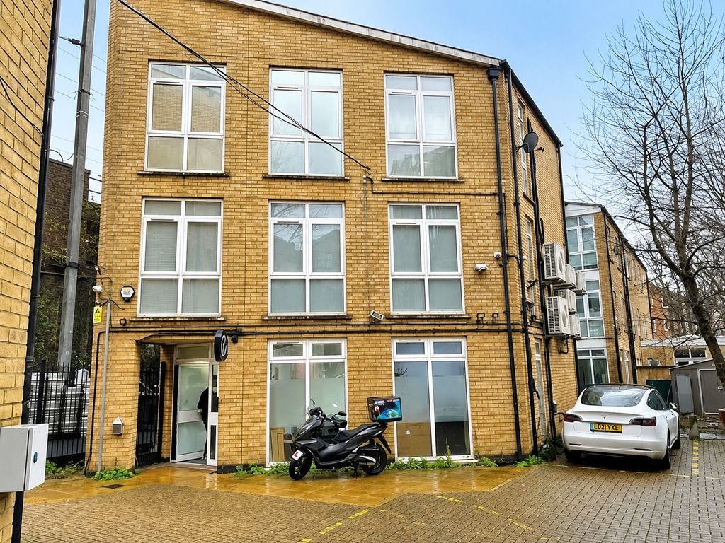 Property photo 1 of 8