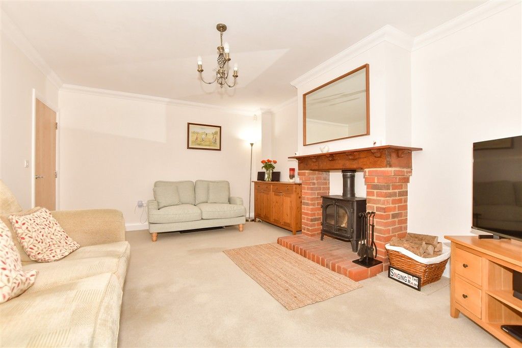 Property photo 1 of 12 Lounge