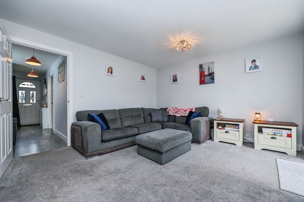 Property photo 2 of 20