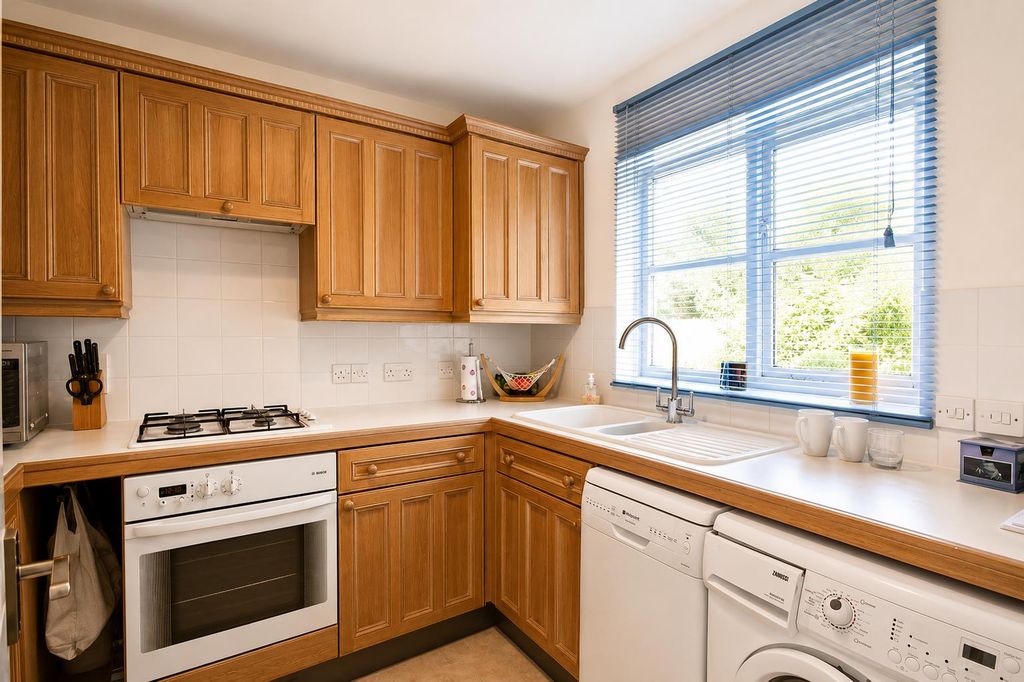 Property photo 3 of 6 Kitchen
