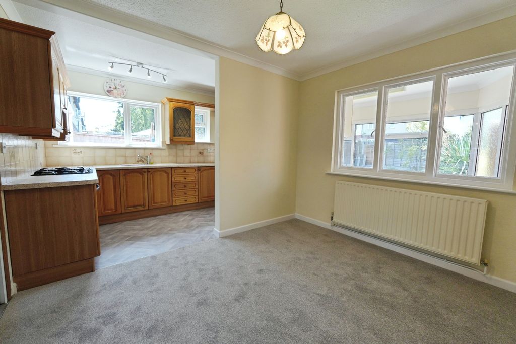 Property photo 3 of 19 Kitchen/Dining Room