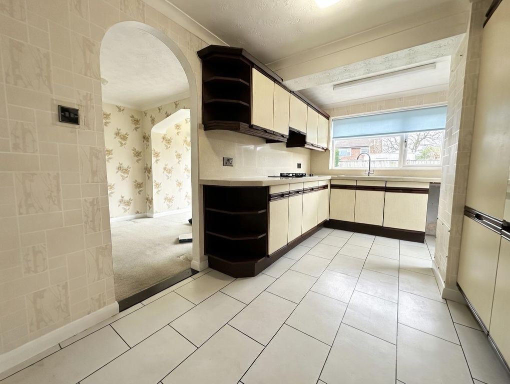 Property photo 2 of 16 Kitchen