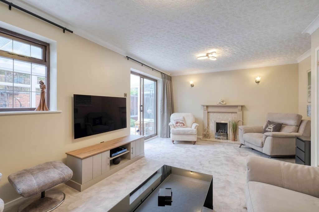 Property photo 2 of 21