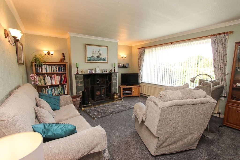 Property photo 2 of 26