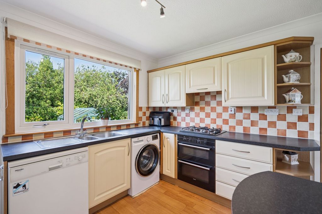 Property photo 3 of 19 Kitchen