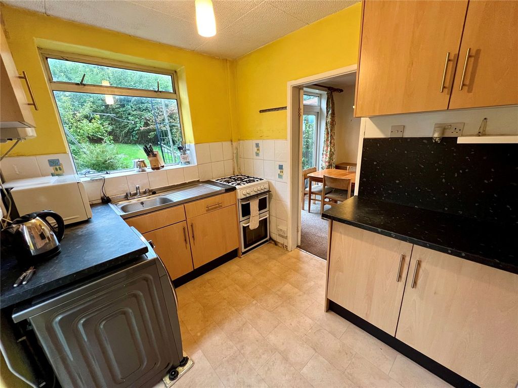 Property photo 2 of 11 Kitchen