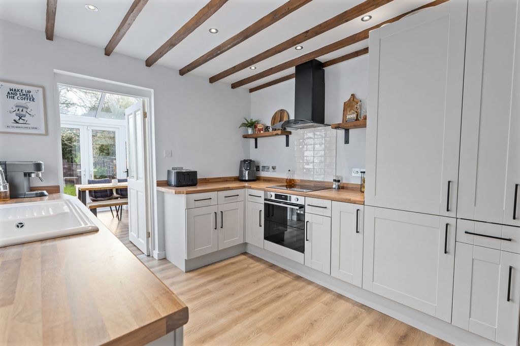 Property photo 2 of 33