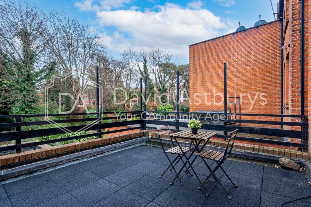 Property photo 2 of 11 Finchleyroad-10