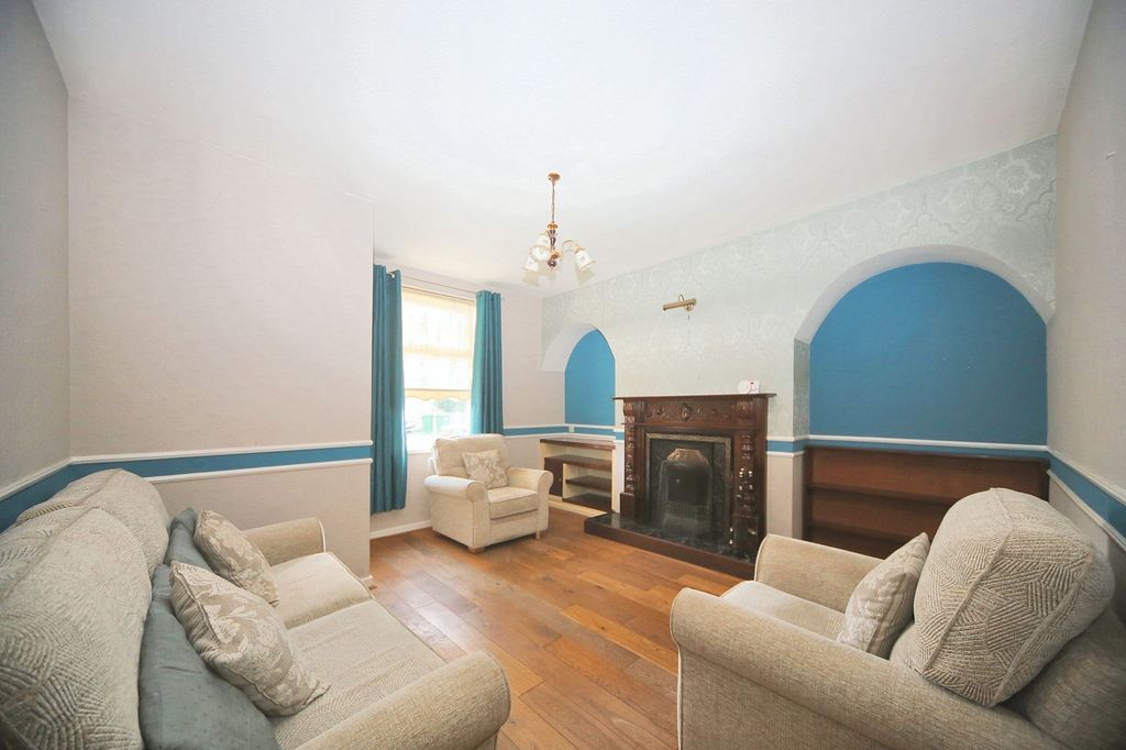 Property photo 2 of 21