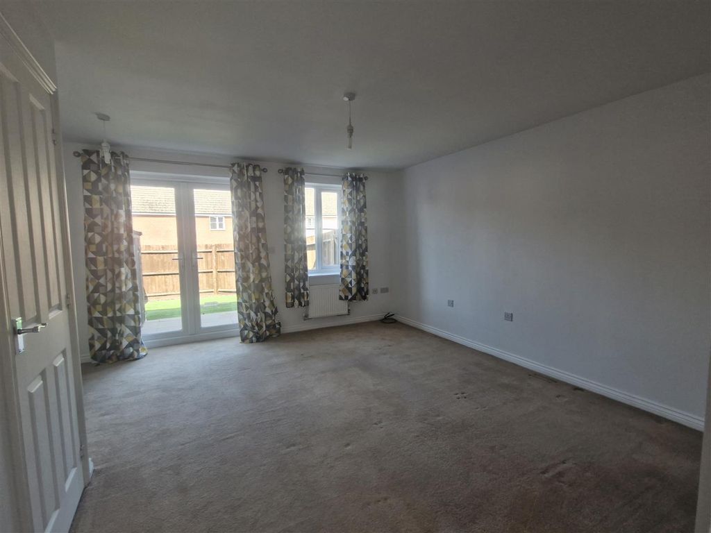 Property photo 3 of 10 Livingroom 1A.Jpg