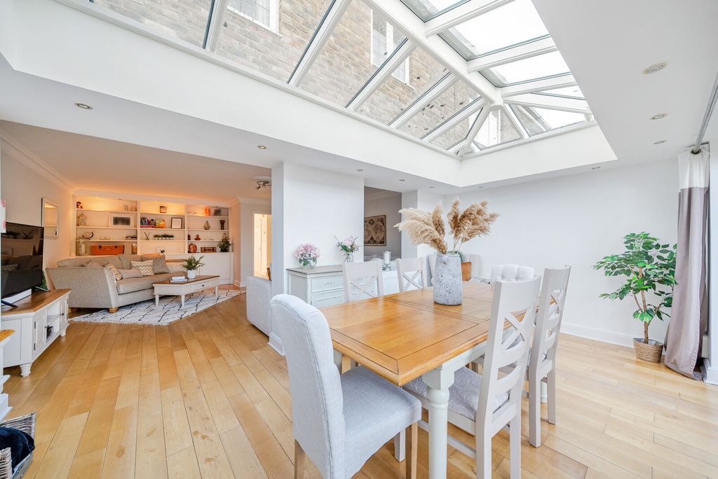 Property photo 2 of 16 1414909-16-6992Ea...