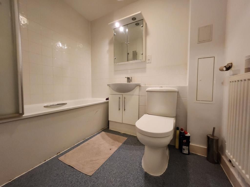 Property photo 3 of 8 Bathroom