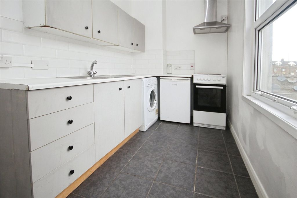 Property photo 3 of 10 Kitchen