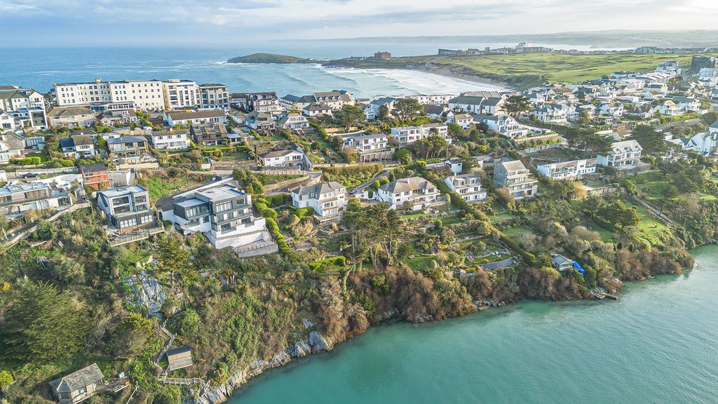 Property photo 3 of 35