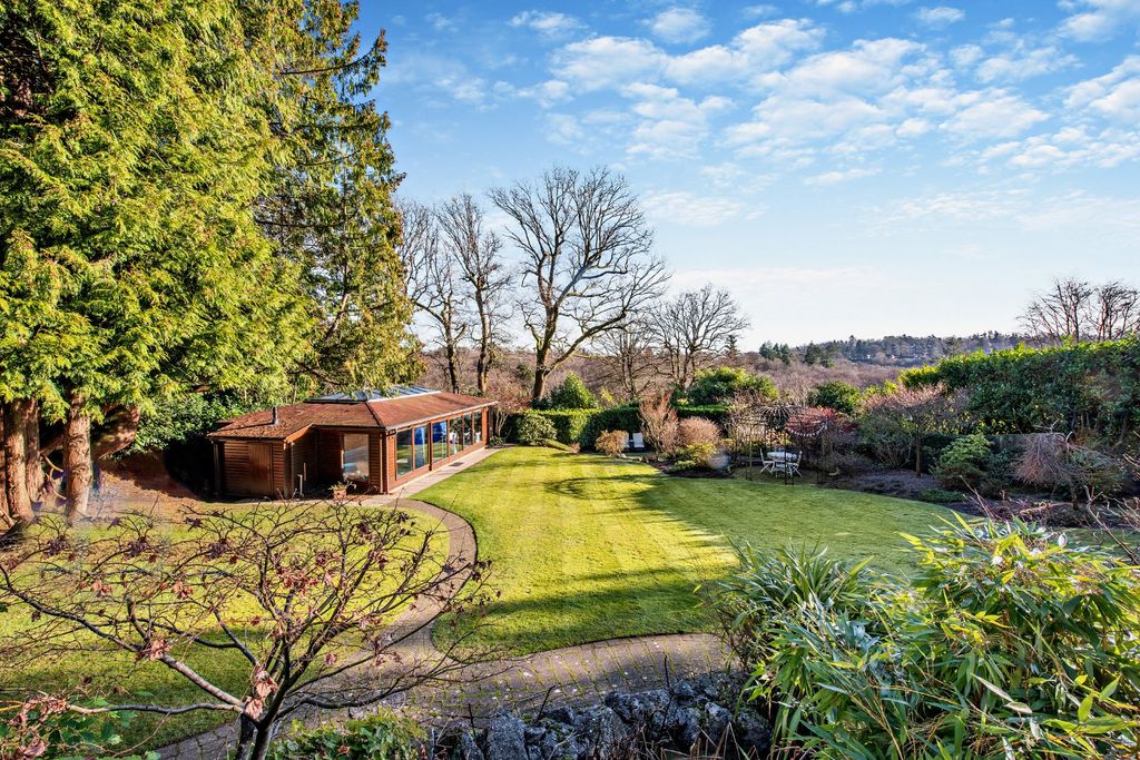 Property photo 3 of 23 Garden & Views