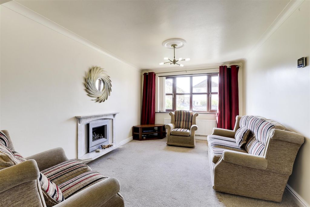 Property photo 2 of 27 5221.Jpg