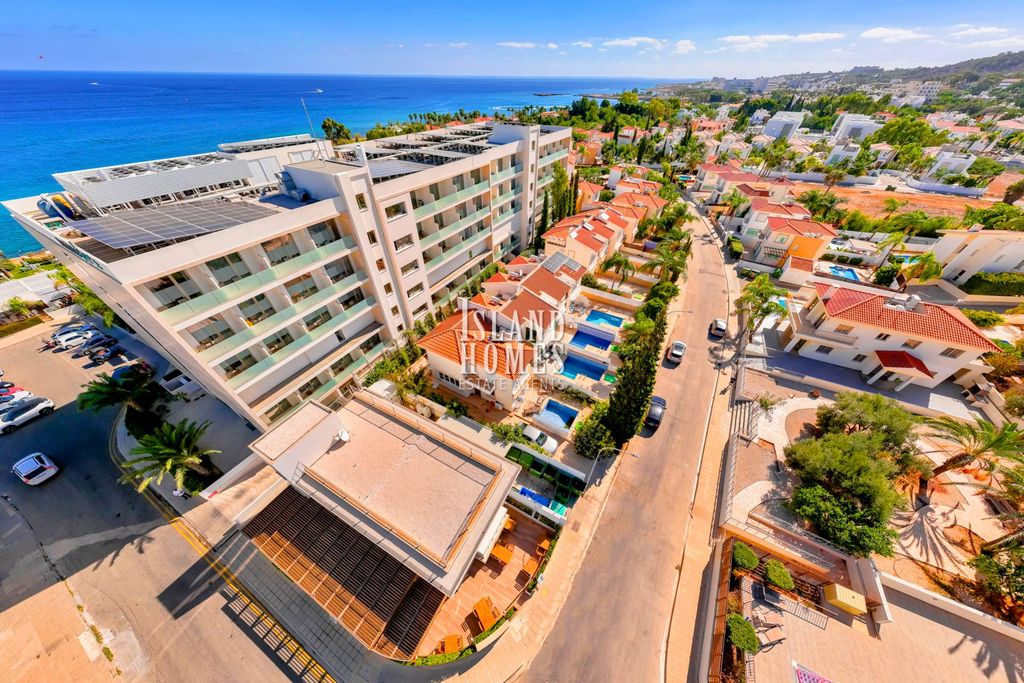 Property photo 2 of 32