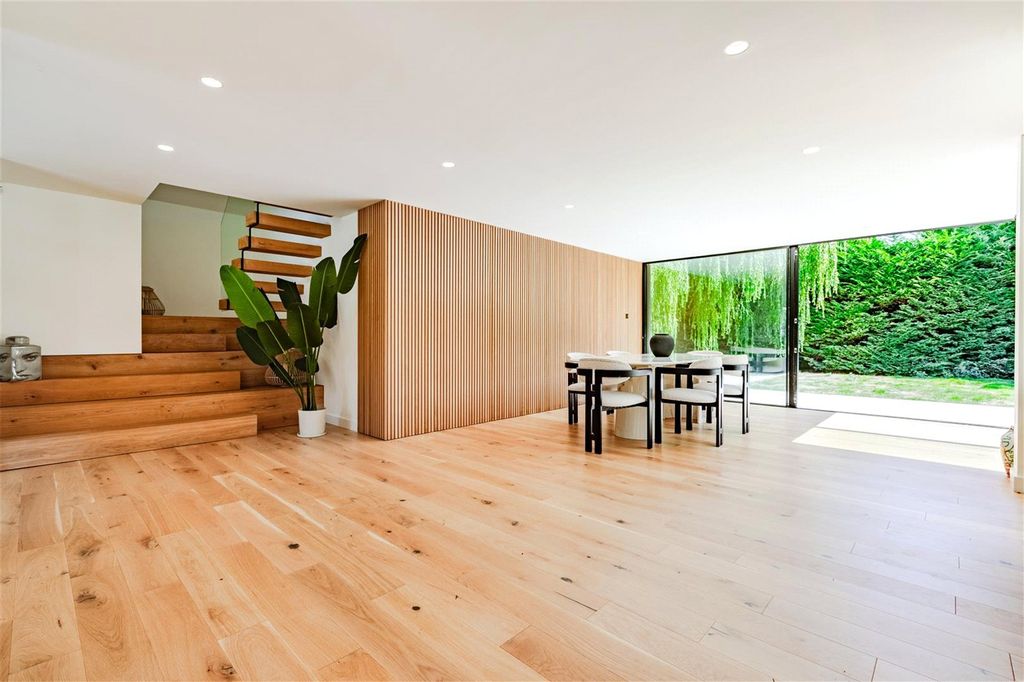 Property photo 3 of 24 Entrance/Dining Room