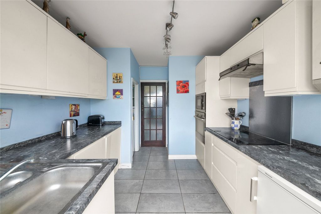 Property photo 2 of 12 Kitchen