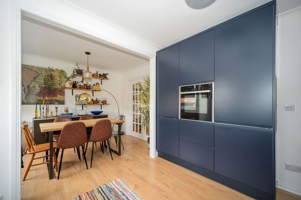 Property photo 1 of 31