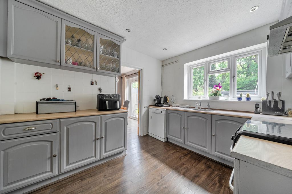 Property photo 2 of 21 Kitchen