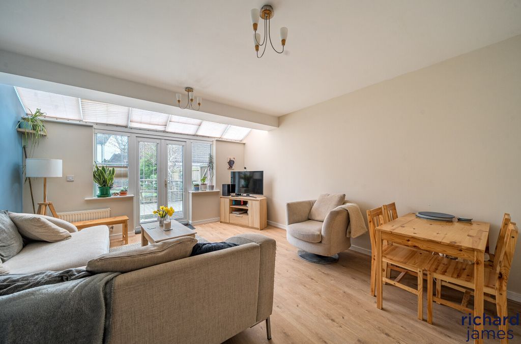 Property photo 2 of 11 Cef032d6B0Fa42d594E6E55B014F796B