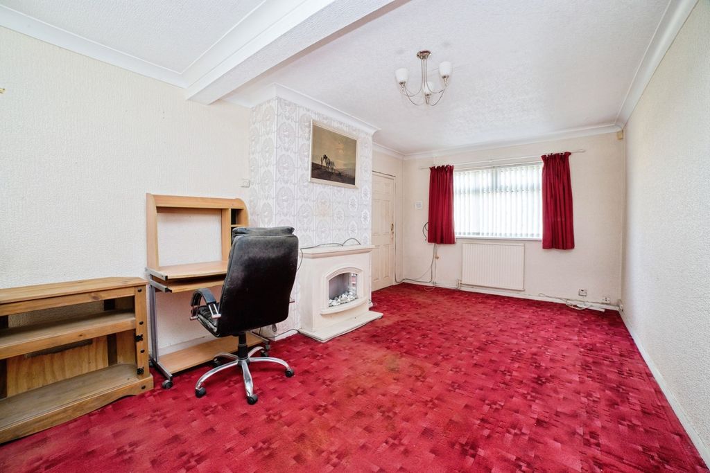Property photo 3 of 13 Lounge