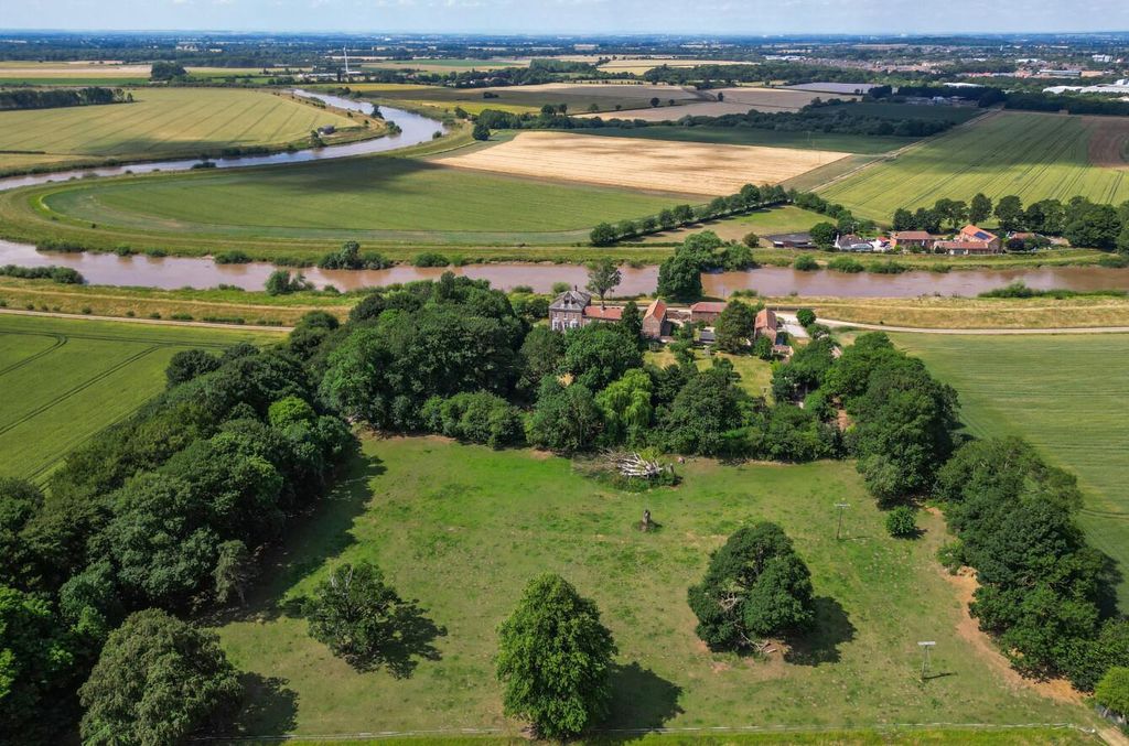 Property photo 2 of 32