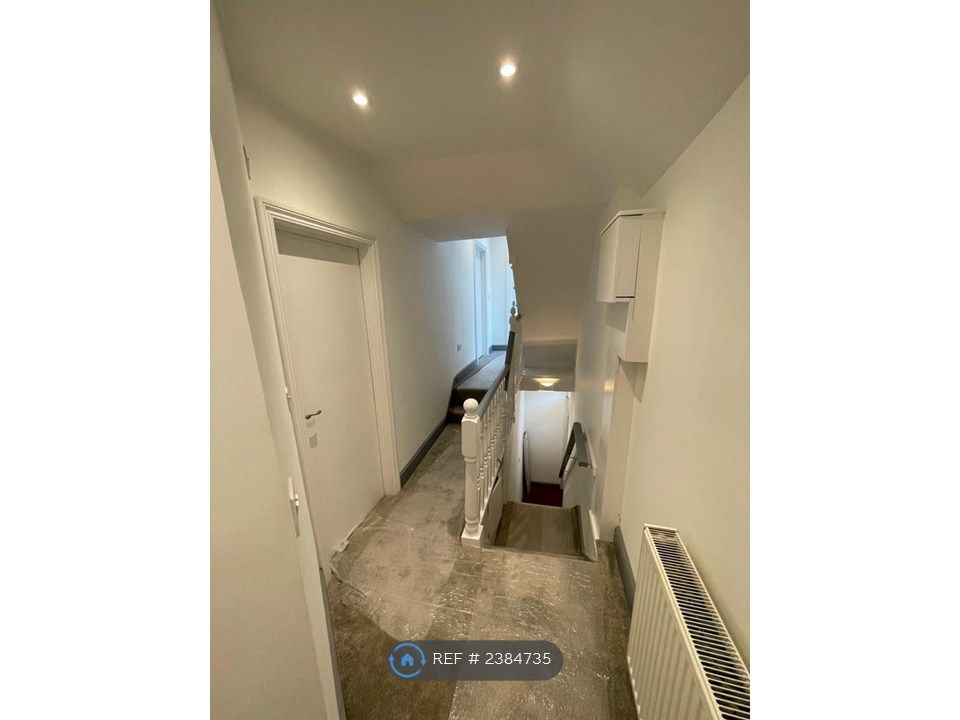 Property photo 2 of 12 Hallway