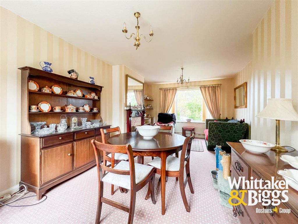 Property photo 3 of 23 Living / Dining Room