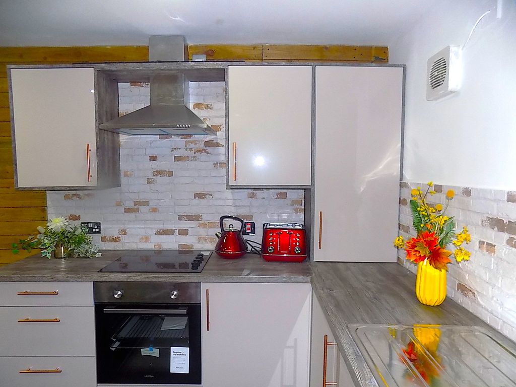 Property photo 2 of 14 Kitchen