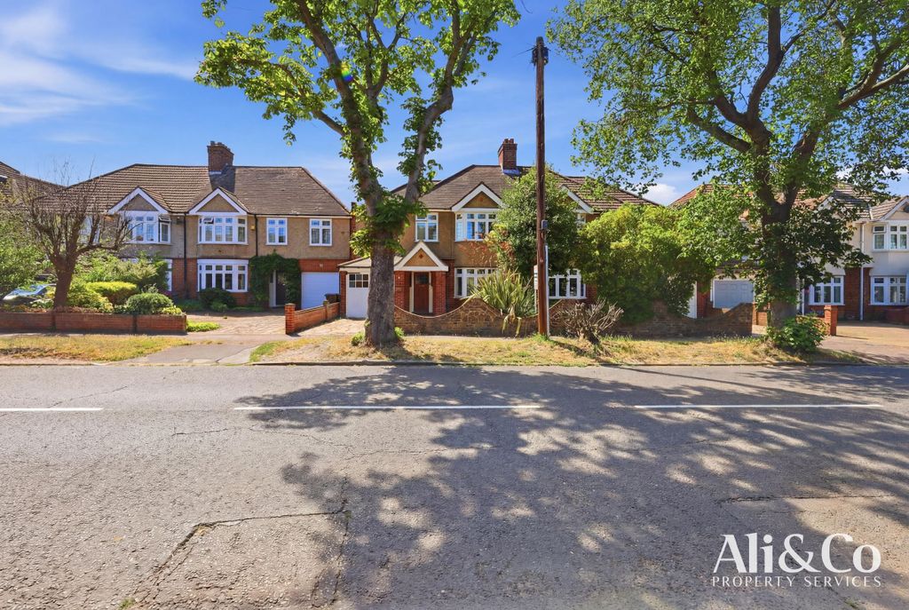 Property photo 2 of 33