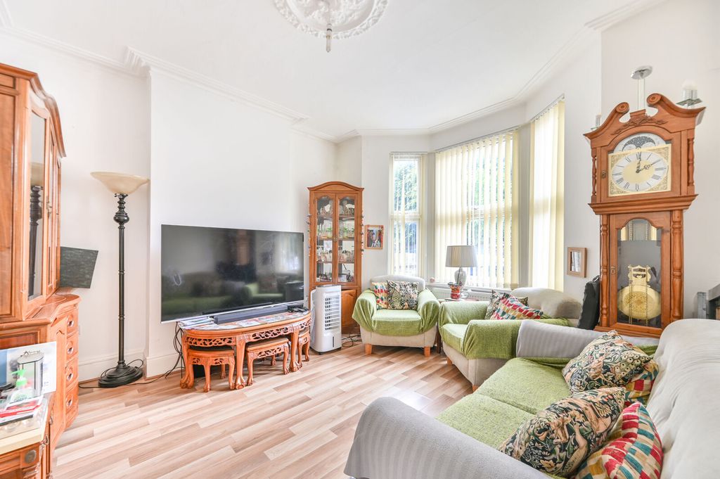 Property photo 1 of 11