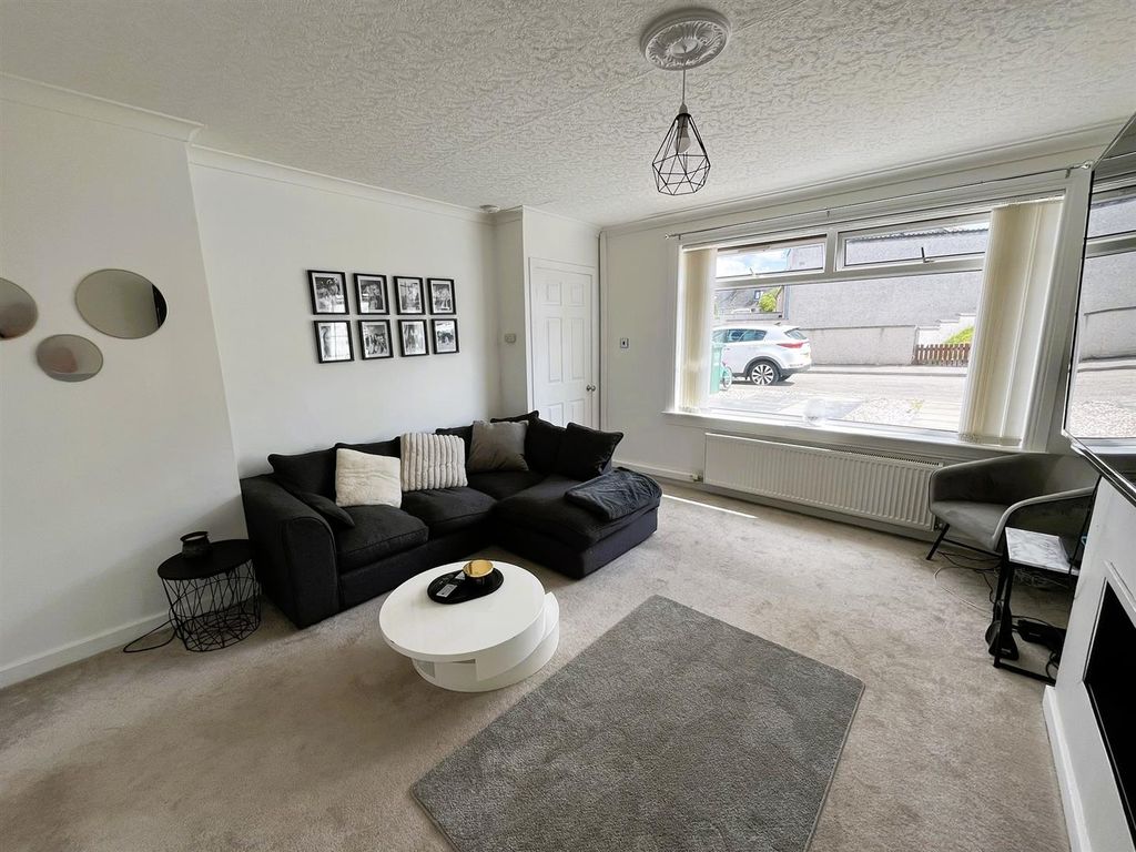 Property photo 3 of 14 Lounge