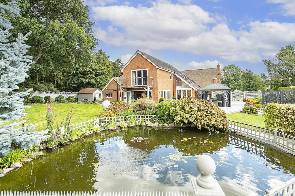 Additional image 12 of 5 bed detached house for saleTea Green, Hertfordshire LU2