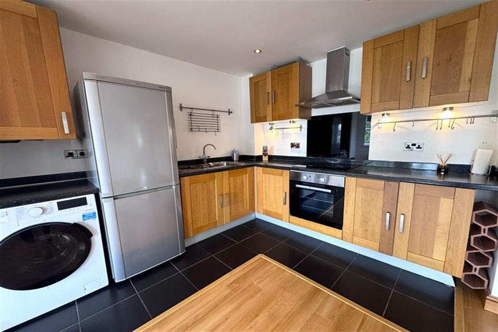 Property photo 2 of 12 (Main)